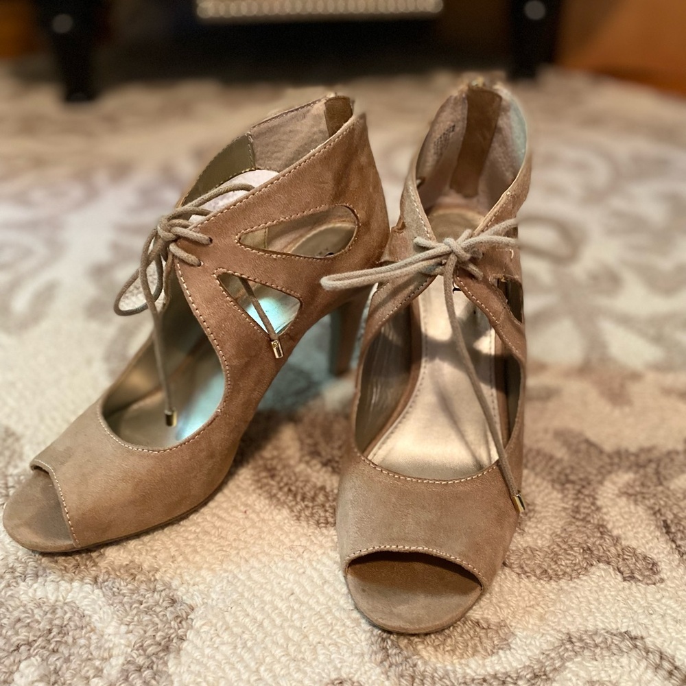 ana Suede heels taupe color size 6